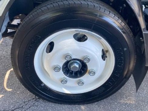 Used 2024 Isuzu NPR image 28