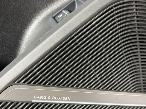 Used 2025 Audi Q5 e Premium Plus w/ Premium Plus Package image 22