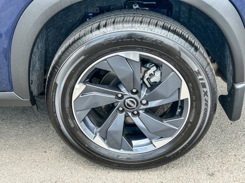 Used 2025 Nissan Rogue SV FWD image 11