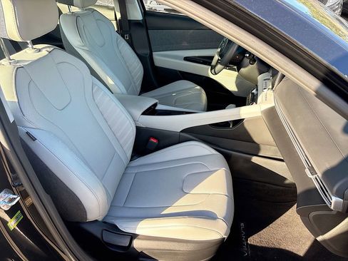 New 2025 Hyundai Elantra Limited w/ Cargo Package image 30