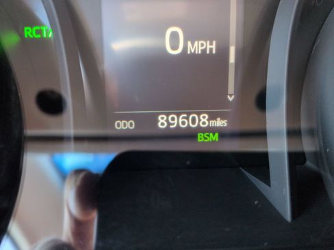 Used 2018 Toyota Camry SE w/ Audio Package FWD image 16