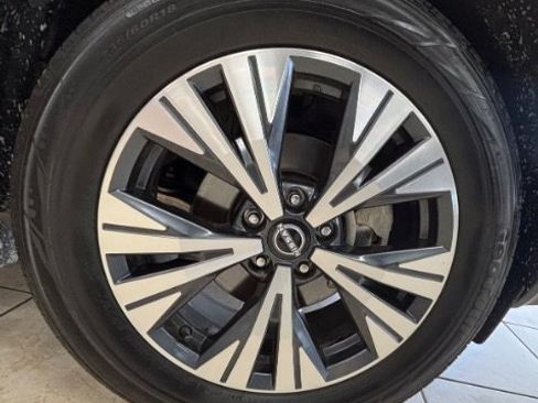 Used 2022 Nissan Rogue SV AWD/4WD image 19