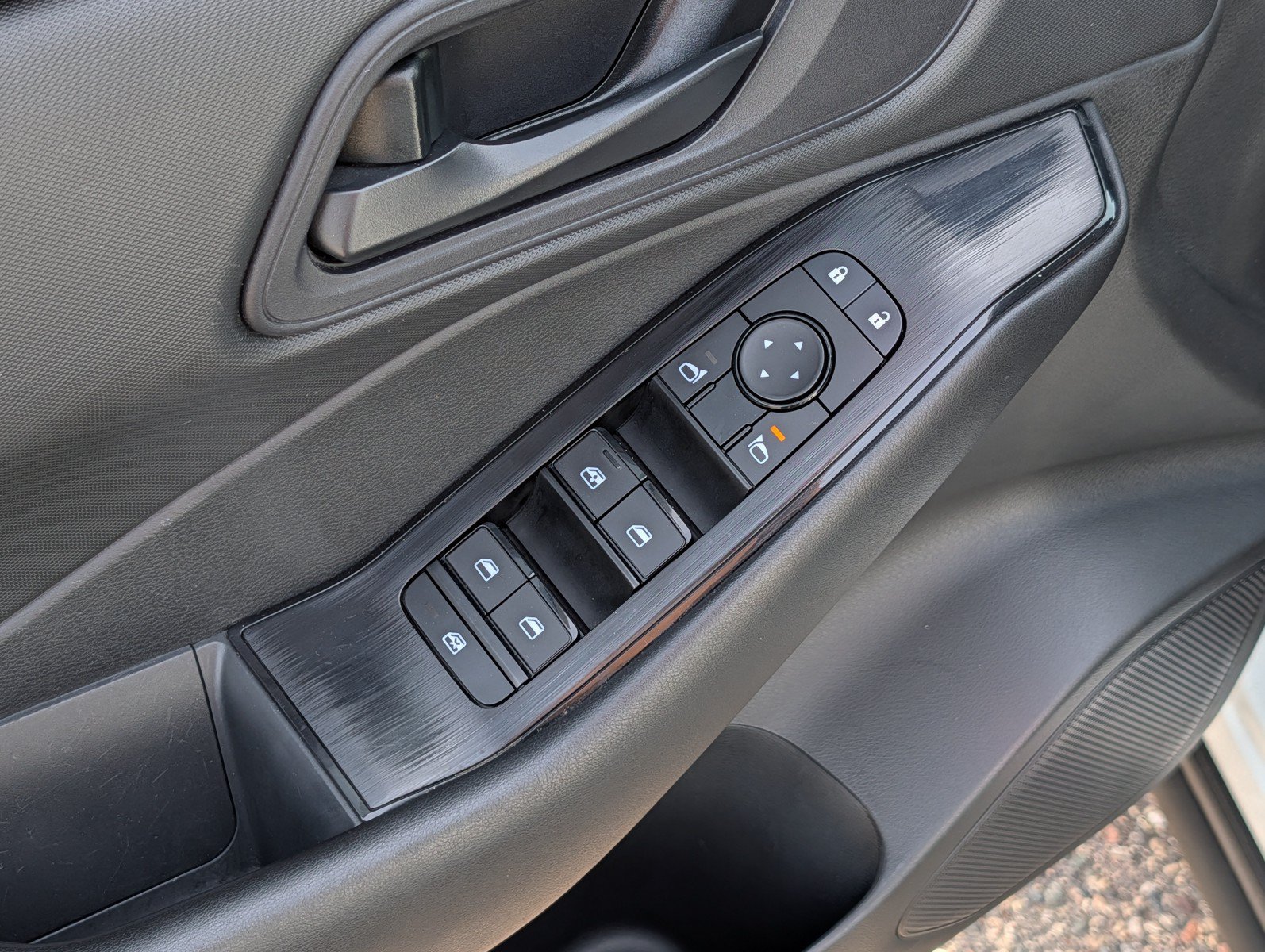 Used 2024 Nissan Rogue S FWD image 15