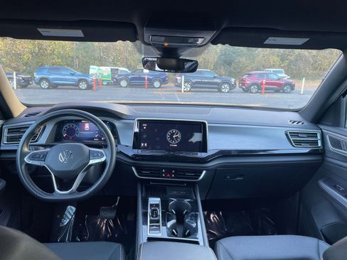 Used 2025 Volkswagen Atlas Cross Sport SE image 29