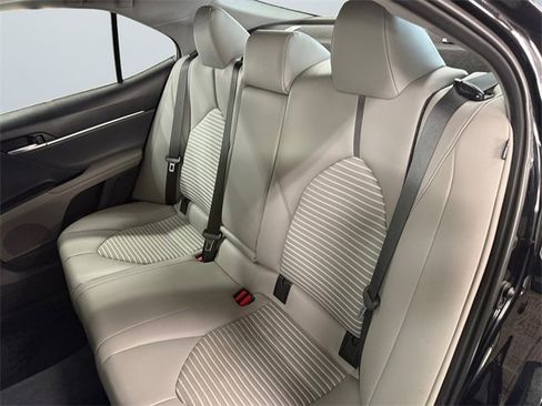 Used 2023 Toyota Camry SE image 13