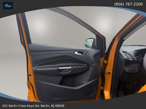 Used 2016 Ford Escape SE w/ Equipment Group 201A FWD image 8
