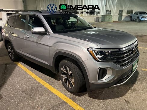 Used 2024 Volkswagen Atlas SE image 2