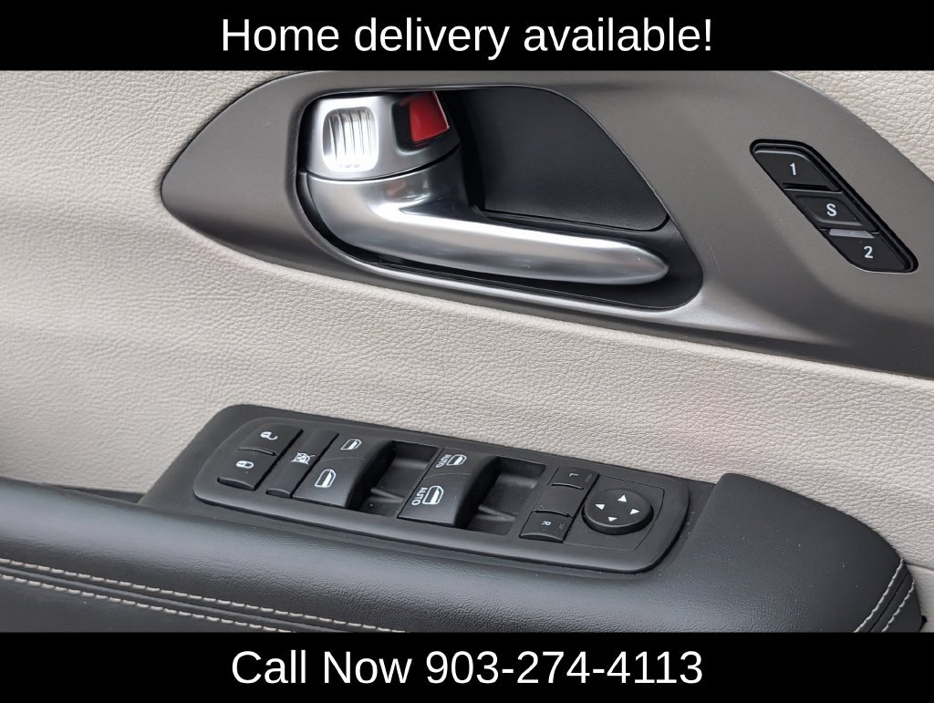 Used 2024 Chrysler Pacifica Touring-L FWD image 26