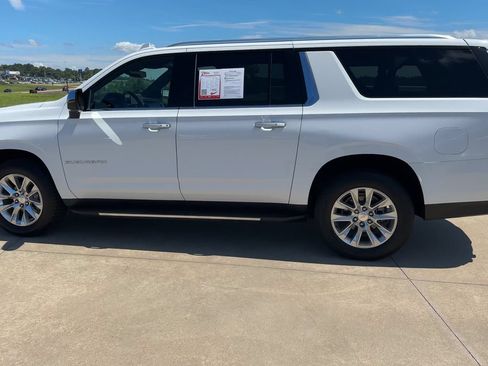Used 2024 Chevrolet Suburban Premier RWD image 6