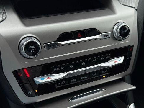 Certified 2022 Ford Explorer XLT w/ Equipment Group 202A image 34