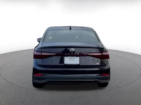 Used 2025 Volkswagen Jetta SE image 4