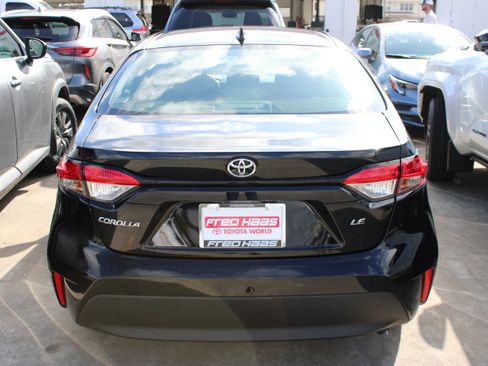 Used 2026 Toyota Corolla LE FWD image 8