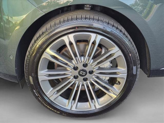 New 2027 Land Rover Range Rover Long Wheelbase SE AWD/4WD image 9