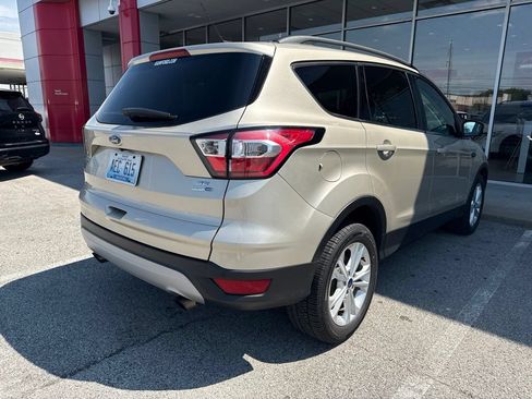 Used 2017 Ford Escape SE w/ Equipment Group 201A AWD/4WD image 3