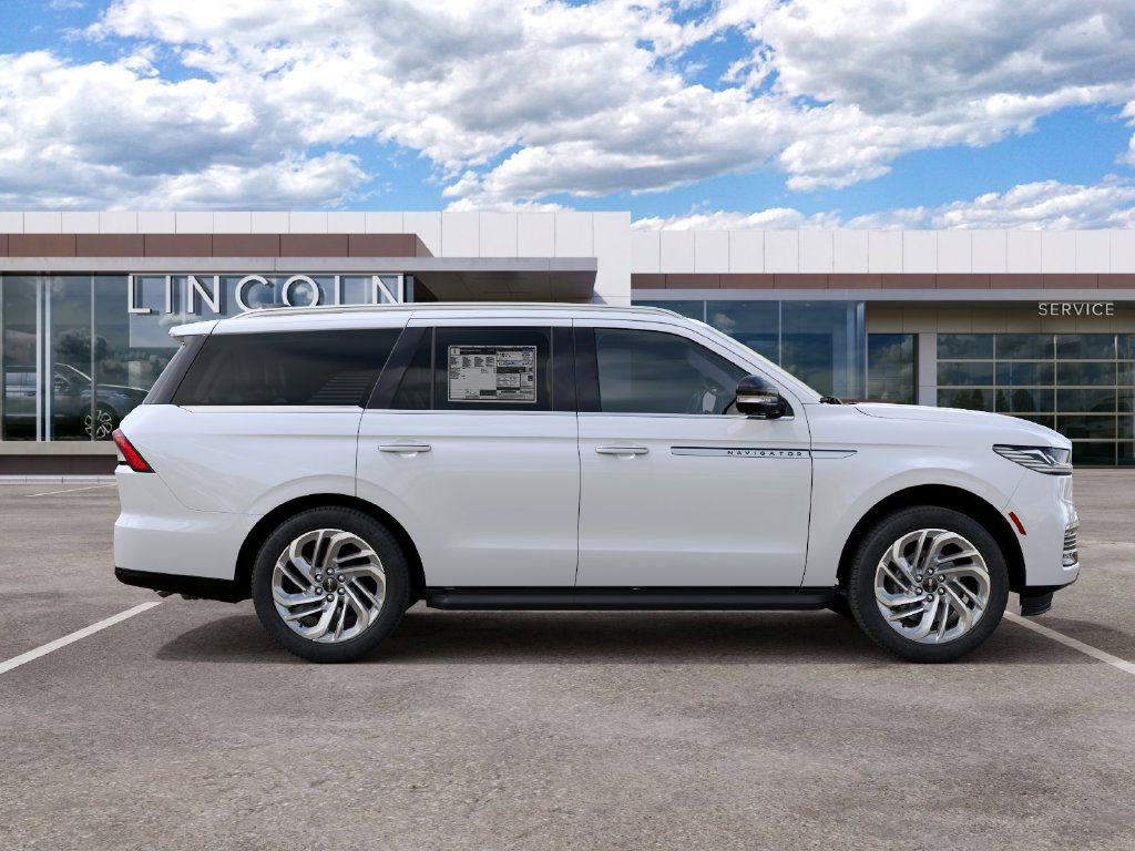 New 2027 Lincoln Navigator Premiere RWD image 5