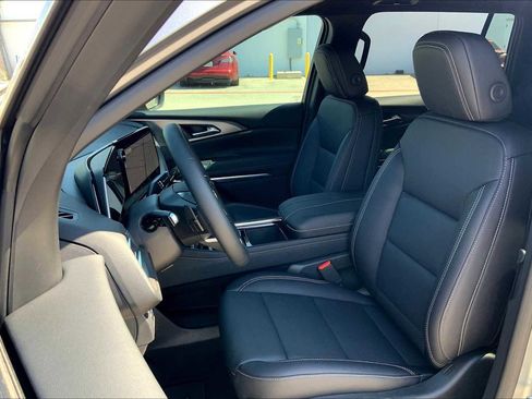 New 2026 Chevrolet Traverse LT w/ LPO, Floor Liner Package FWD image 9