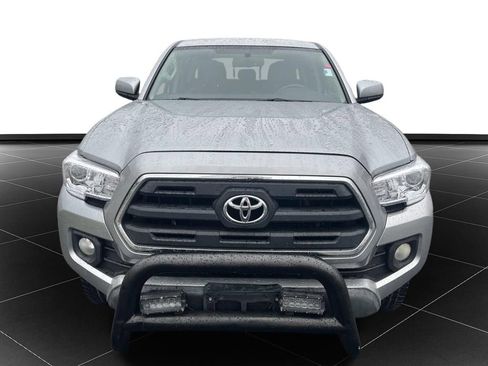 Used 2017 Toyota Tacoma SR5 w/ Tow Package RWD image 8