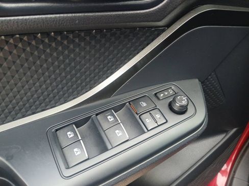 Used 2018 Toyota C-HR XLE FWD image 31