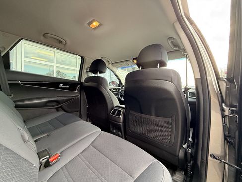 Used 2018 Kia Sorento FWD image 35