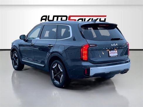 Used 2023 Kia Telluride S image 5