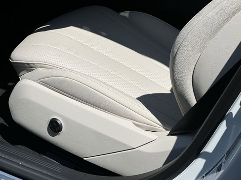 Used 2026 Mercedes-Benz E 350 4MATIC Sedan image 12