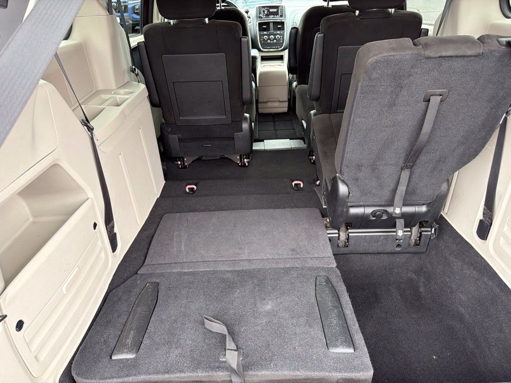 Used 2015 Dodge Grand Caravan SXT w/ UConnect Hands-Free Group FWD image 10