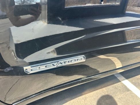 Used 2025 GMC Sierra 1500 Elevation image 8