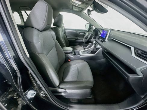 Used 2025 Toyota RAV4 XLE FWD image 32