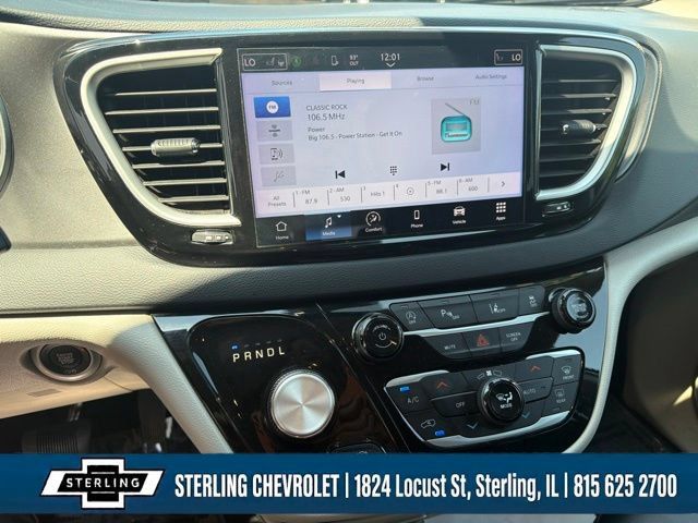 Used 2023 Chrysler Pacifica Touring-L FWD image 20