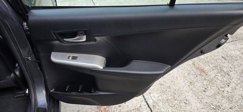 Used 2012 Toyota Camry SE FWD image 32