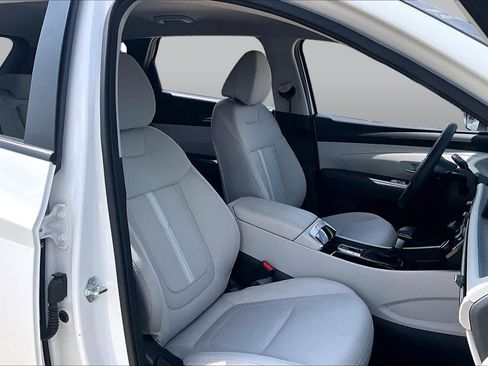 Certified 2025 Hyundai Tucson SEL FWD image 9