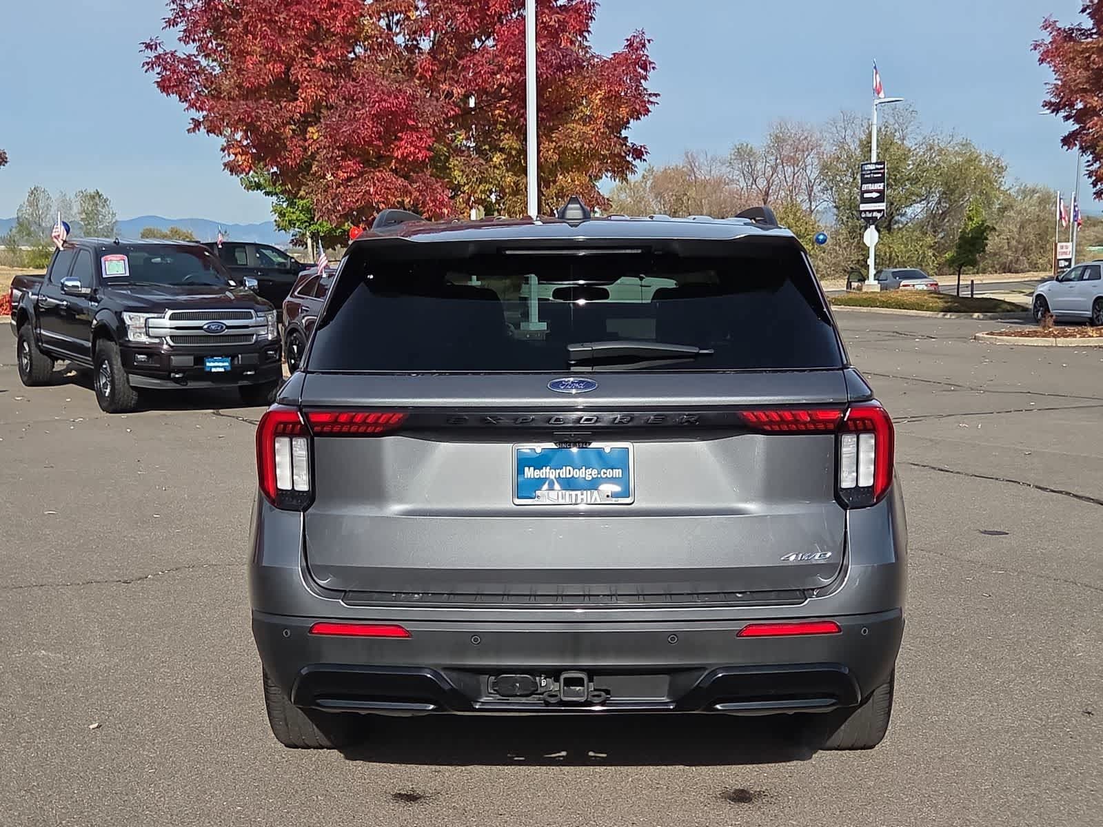 Used 2025 Ford Explorer ST-Line w/ ST-Line Street Pack AWD/4WD image 13