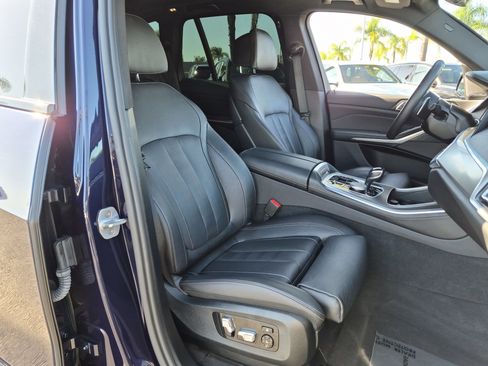 Used 2020 BMW X5 M50i w/ Parking Assistance Package AWD/4WD image 33