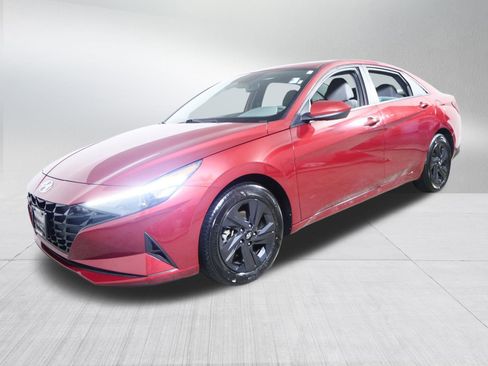 Used 2023 Hyundai Elantra SEL image 3