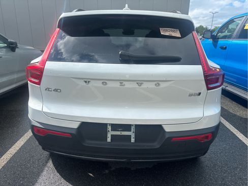 Used 2025 Volvo XC40 B5 Plus AWD/4WD image 3
