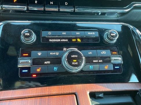 Used 2024 Lincoln Navigator L 4WD image 18