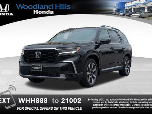 Used 2025 Honda Pilot Touring image 1