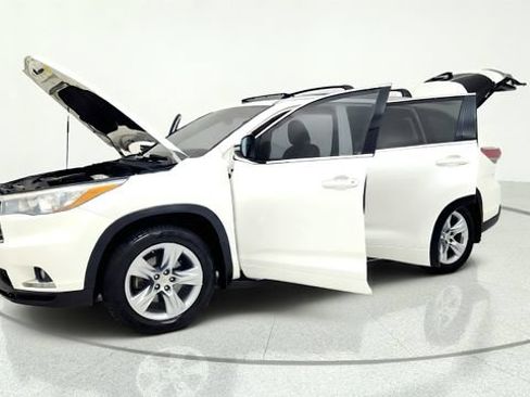 Used 2015 Toyota Highlander Limited Platinum FWD image 14