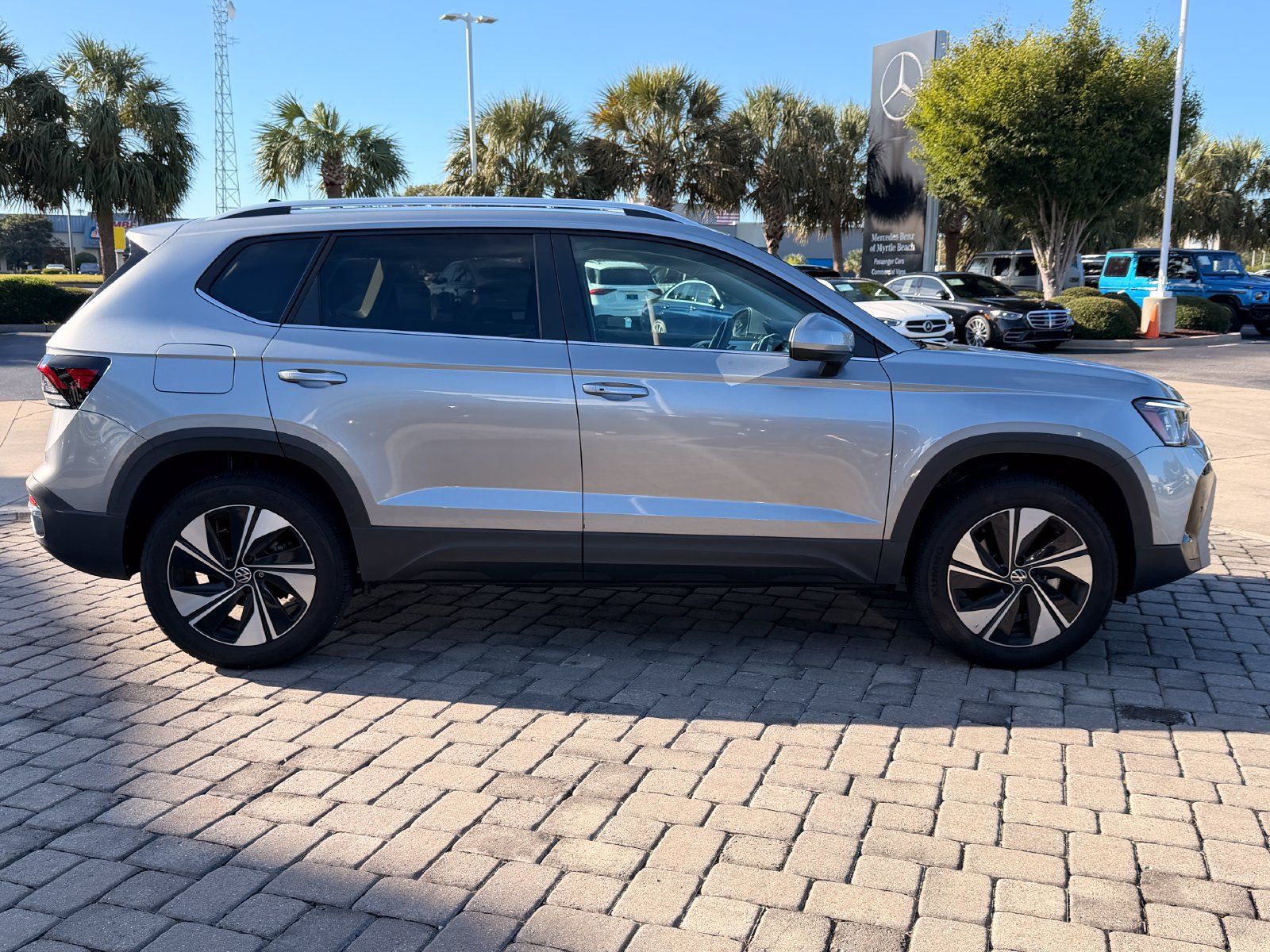 Used 2025 Volkswagen Taos SE AWD/4WD image 7