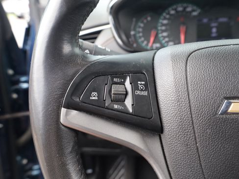 Used 2020 Chevrolet Trax LT w/ LT Convenience Package FWD image 18