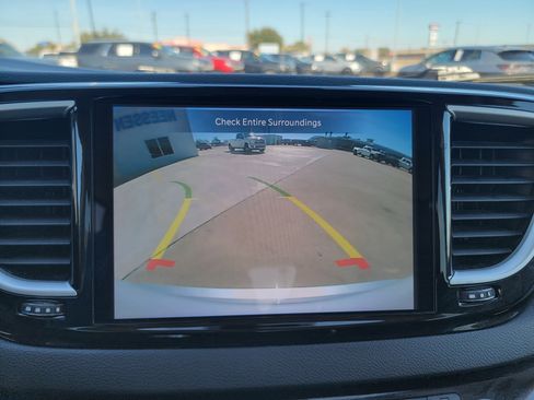 Used 2024 Chrysler Pacifica Touring-L image 25