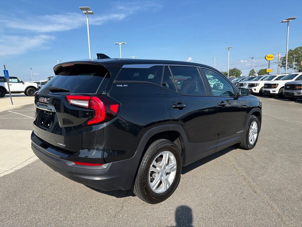 Used 2024 GMC Terrain SLE AWD/4WD image 4