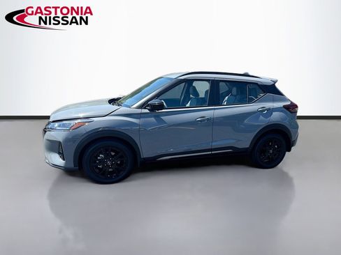 Used 2024 Nissan Kicks SR w/ SR Premium Package FWD image 3