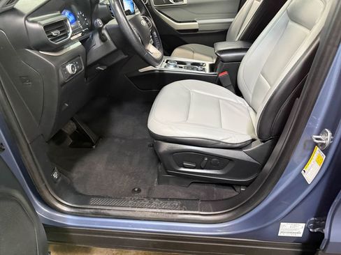 Used 2021 Ford Explorer XLT w/ Equipment Group 202A AWD/4WD image 53