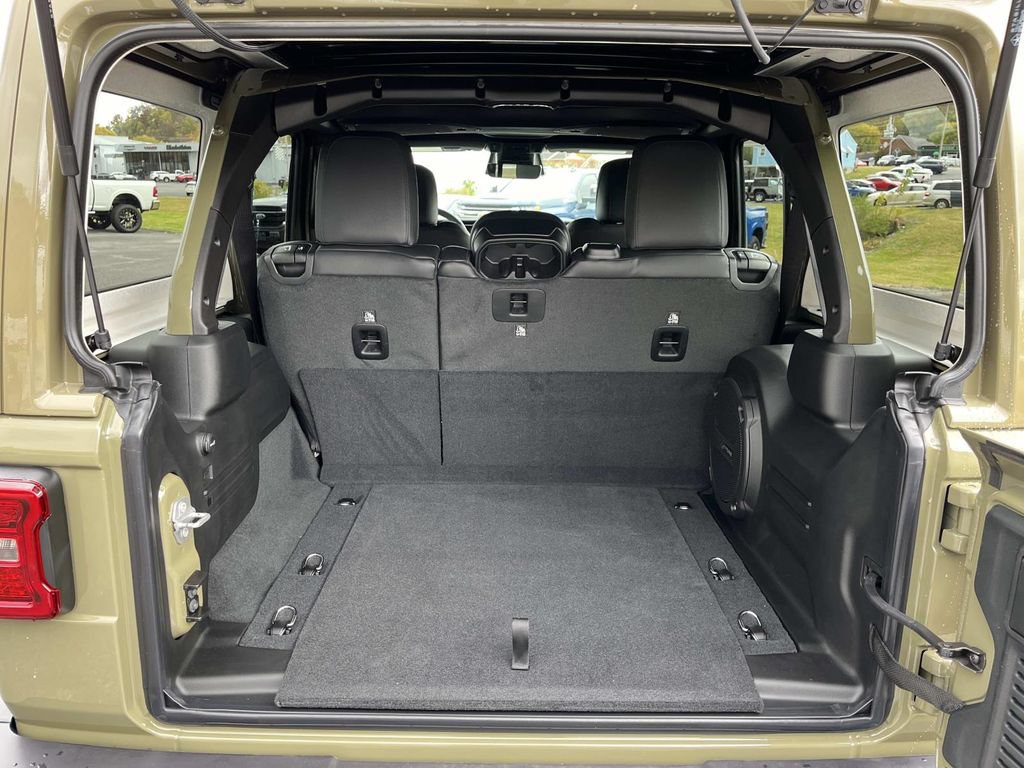 New 2026 Jeep Wrangler Unlimited Sahara AWD/4WD image 19