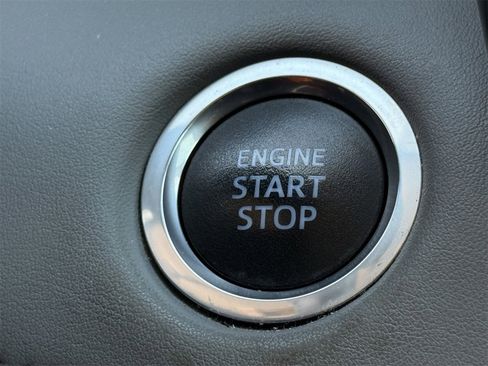 Used 2020 Toyota Highlander LE image 21