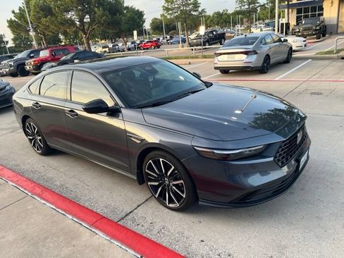 Used 2025 Honda Accord SE image 3