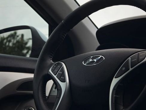 Used 2012 Hyundai Elantra Limited w/ Technology Pkg 5 FWD image 19