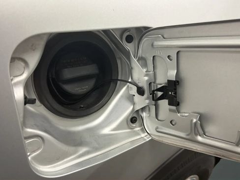 Used 2017 Nissan Rogue SV FWD image 22