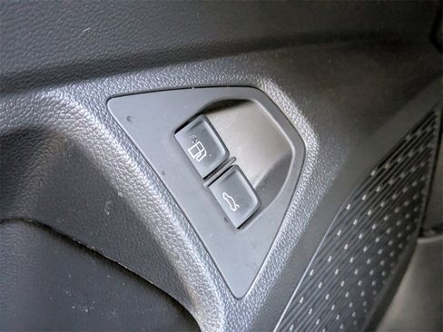 Used 2023 Volkswagen Jetta SE image 31